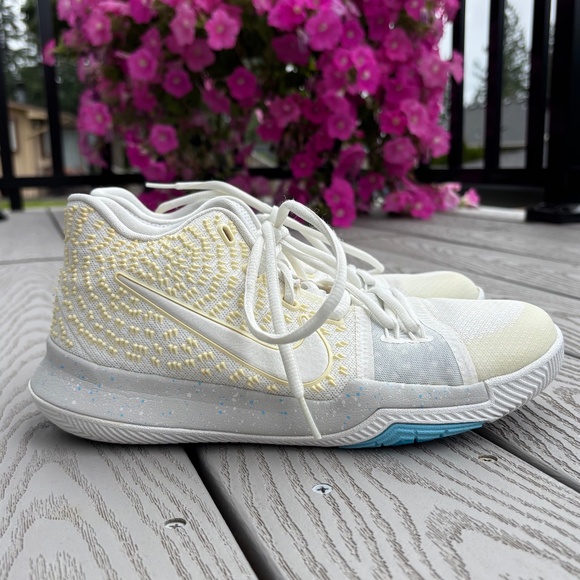 Nike Kyrie 3 Ivory Basketball Sneakers 859466-101 Women's 8.5/ Men's 7/ Youth 7